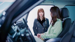 Gadis itu merampas kerusi pembantu juruterbang CEO, dan Cinderella mengarahkannya keluar dari kereta