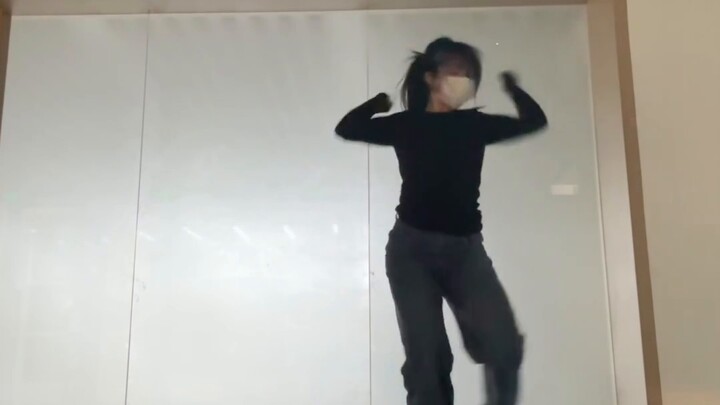 كيف يُمكن لشخص بعمر 18 سنة أن يرقص رقصة GO HARD بطريقة صحيحة للانضمام إلى الحزب｜أعني، لا ترقص الرقصا