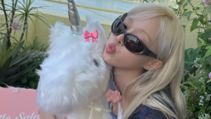 Hợp tác mơ ước! Jin Dong mùa đông khoe hộp quà kỳ lân phối hợp do Jennie tặng