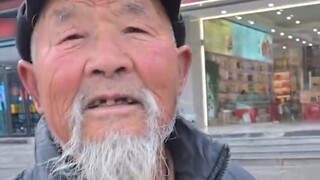 Ông già nhào lộn Khai Phong