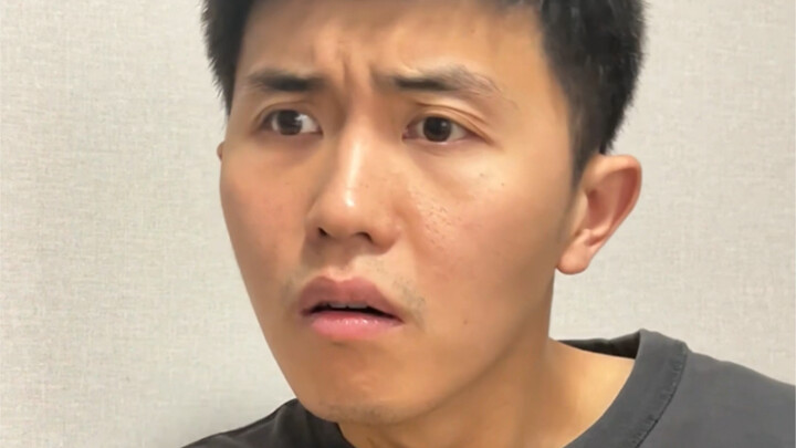 没戴眼镜，我听不清？