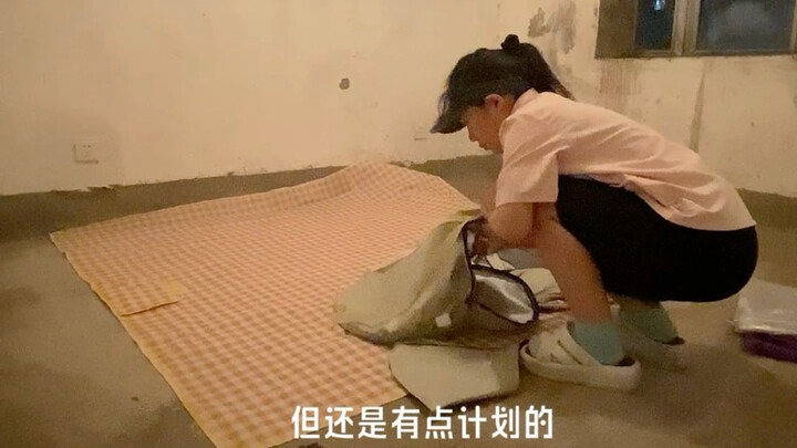 Score a bare-bones, old-school big apartment for 150,000 yuan—costing just 20,000, with a full DIY b