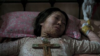 An ordinary family, each member gradually becoming insane, until the entire family perishes