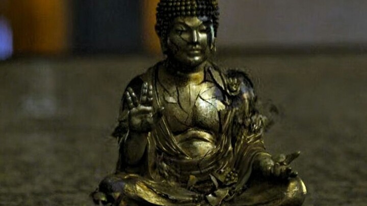 إنهم كائنات فضائية على شكل تماثيل بوذا متواضعة لكن هائلة.