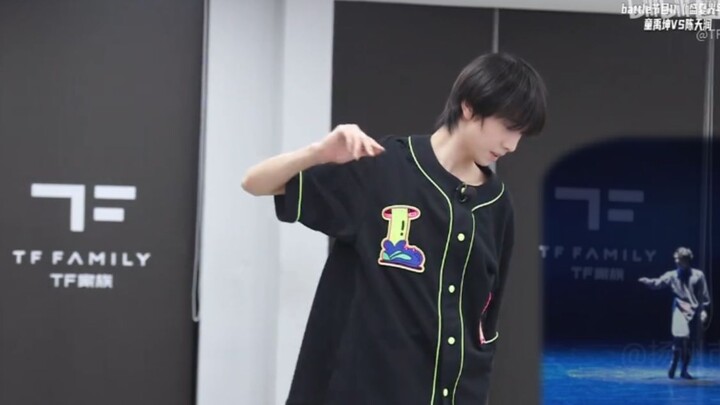 16岁帅美男童禹坤蒙古舞《故乡》和原版对比，完成度超高！