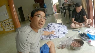 Đóng hạt bao báp tặng khán giả||2Q Vlogs cuộc sống châu phi