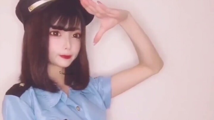 Seri cosplay polisi gadis TikTok Jepang ②