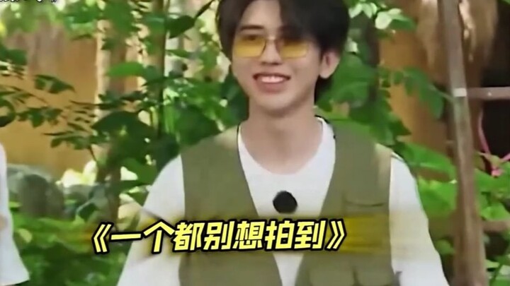 蔡徐坤王嘉尔极限躲避镜头，不愧是反向游戏大师。