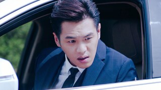 “Cửa sổ không cách âm tốt lắm.”