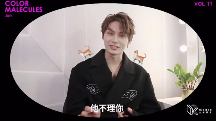 Who does Wen Junhui like to joke with the most in SEVENTEEN?