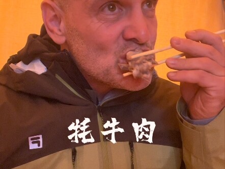 Đức Dạ thưởng thức thịt bò yak Tân Cương!