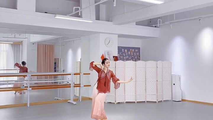 Yunqi's simplified classical dance "Jiuer" is another classic song. It's good-looking and easy to le