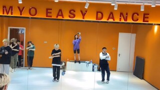关于在舞蹈课上遇见了另一位男次粉这件事