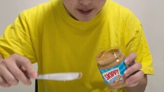 เลียนแบบอย่างสนุกสนาน ปฏิเสธการสิ้นเปลือง