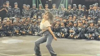 【万人蹦迪尖叫现场】我在大学军营里跳了江南style！！