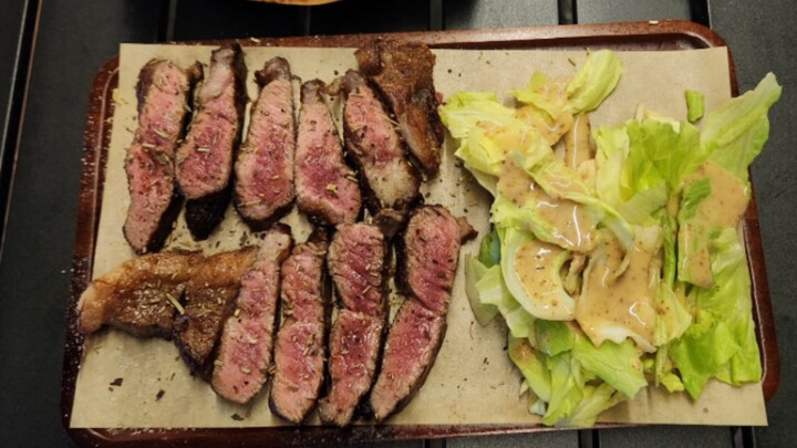 67-yuan steak from a night-market stall—turns out it really is steak!