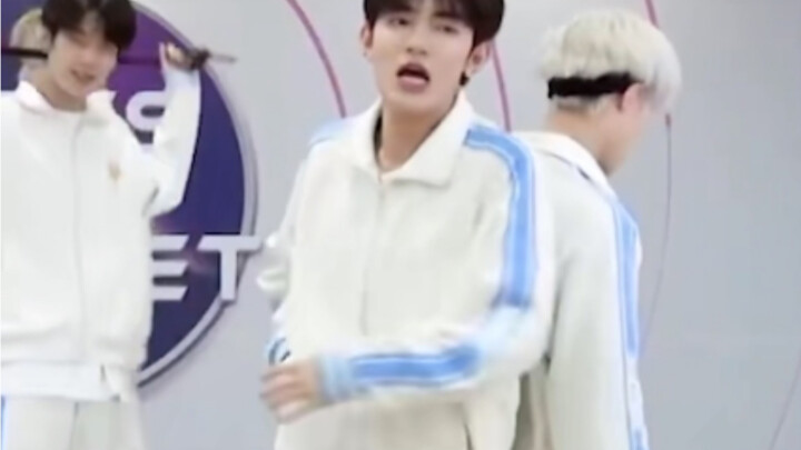 Crazy little panda hahahahaha [Zhang Hao]