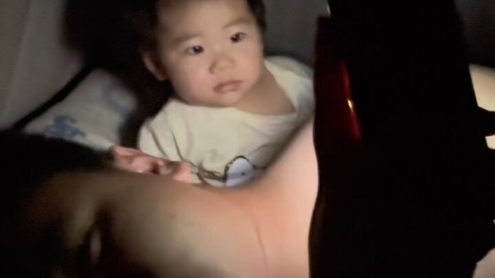 Baby: "Daddy is so nice. He even showed me his phone."