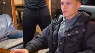 حول أهمية منتجي الموسيقى... بعد تسجيل الأغنية، يجب أن يحصل الشخص على بعض التعويضات عن إصابات العمل.