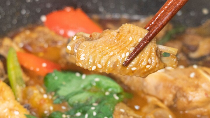 One-pot simmering for lazy beginners—so it turns out Chongqing doesn’t have chicken pot stew after a