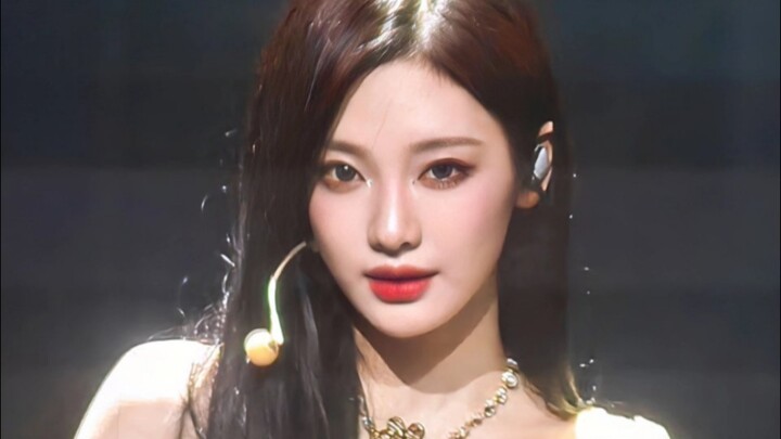 คุกเข่าทันที! หนิงอี้จั๋ว Hold On Tight ใบหน้าเทพฉายแสงนำกระแสกลับมาฮ่องกงอย่างทรงพลัง!