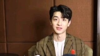 [Lin Yi/Owhat Interview] Not the school hunk but the comedian?