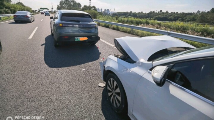 Wey Auto yang jelek ternyata sampai terbentur seperti ini! Kalau di jalan bertemu Wey Auto, jangan t