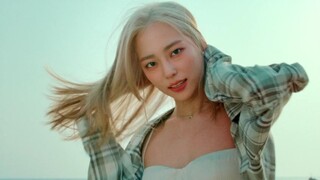 MV lagu pendahuluan debut solo Jang Ye-eun, Strange Way To Love, dirilis