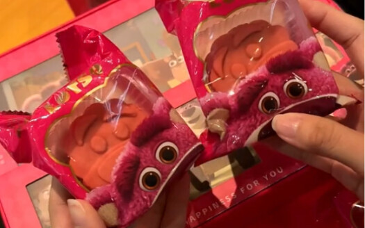 Kue bulan beruang stroberi kayak gini, cewek mana yang bisa nolak?