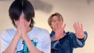 Diễn xuất biểu cảm của Taemin và Ten thật sự quá xúc động, đoạn này còn do Ten biên đạo nữa đấy