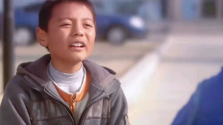 A little boy goes to the city to find his dad, only to stumble upon a shoe-shining stall and embark 