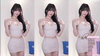 Korean female streamer woohankyung