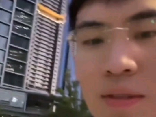 Listening to Quan chatting with an old man by the roadside about income!