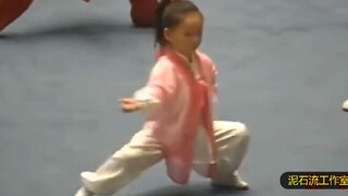 8岁小女孩打太极，动作简直美翻了！