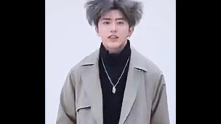 มีรูโผล่ขึ้นมาบนผนังอย่างลึกลับ แต่กลายเป็นคลิปคัตติงสุดฮา!