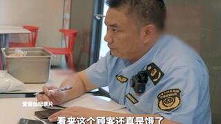 顾客在炸鸡里吃出虫子？