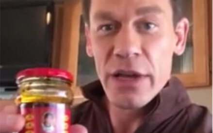 Juara WWE John Cena secara tulus menjadi duta besar Lao Gan Ma: Perhatikan, ini bukan iklan. Kini se
