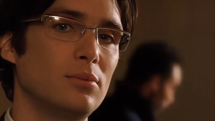 من يفهم! التباين في شخصية كيليان ميرفي مذهل حقًا!