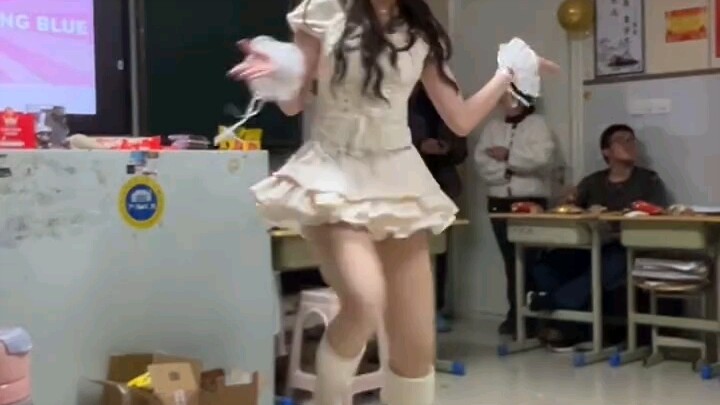 Những cô gái kiểu này thường là hoa khôi lớp.