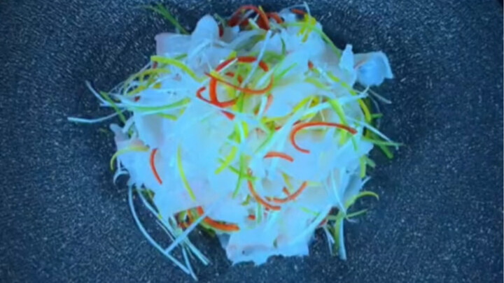 Raw fish slices, phoenix-tail oilseed rape.