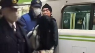 زلزال رقم 1، تحطم طائرة رقم 2، جريمة قتل في المترو رقم 3