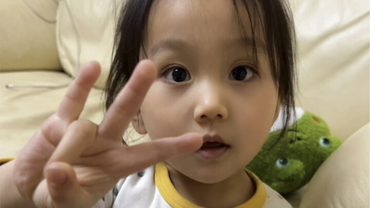 Once again, the brother and sister won’t see each other for a whole week—just Mom acting as the mess