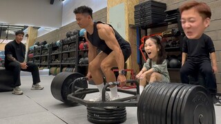 他说：你站起来我把片都吃了  于是我粪力一搏