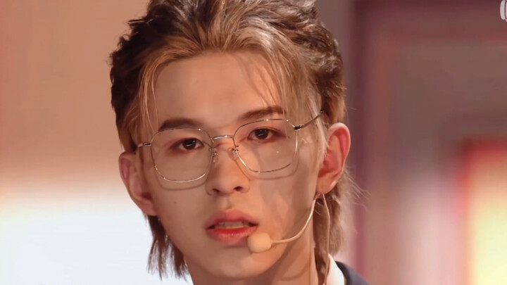 [He Haonan] Look carefully, the person standing in front of you is He Haonan, not He Yijun.