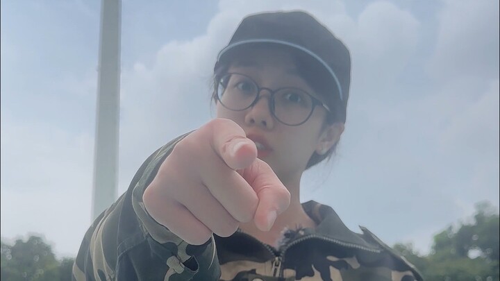 Giáo quan chỉ là lớp ngụy trang bảo vệ bạn.