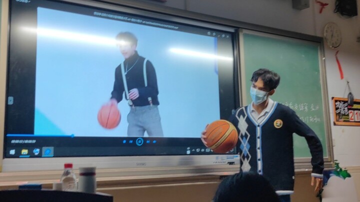 Cai Xukun Suddenly Appears at a High School in Guangzhou