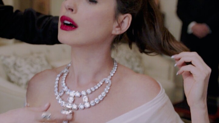 [Anne Hathaway's Beautiful Mixed Cut] The beauty of the prosperous age of stunning times