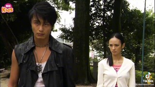 kamen rider nhưng lạ lắm :))