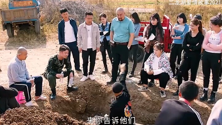 رآى الشاب التابوت فادّعى جزافًا أنه لأجداده، لكن عندما فتحته الشرطة اندهش الجميع!