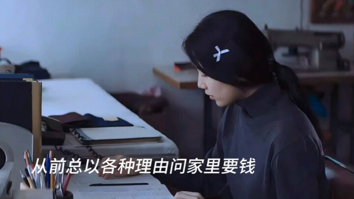 安娜自私的追求自己的梦想，在看到父亲去世后的债务终于幡然醒悟。